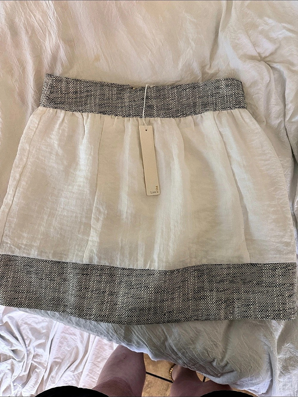 Line & Dot Textured Mini Skirt in White & Gray Size Medium NWT